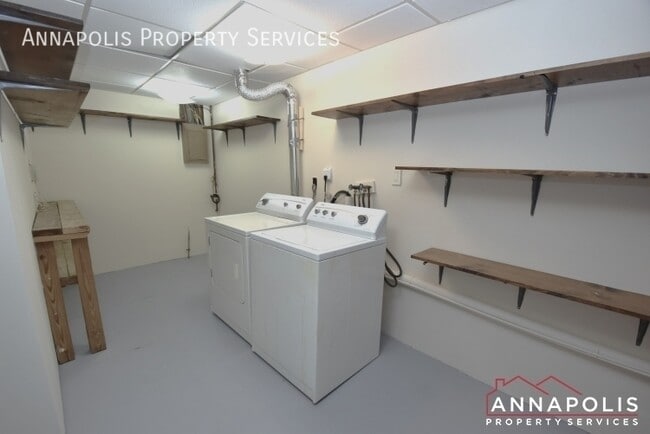 Building Photo - 1604 Revell Downs Dr