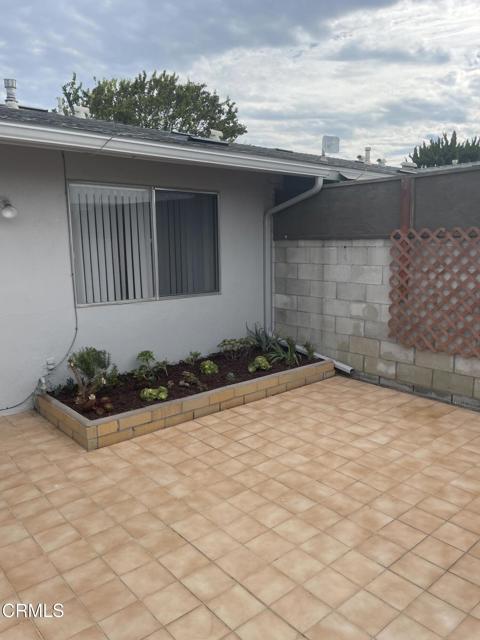 Building Photo - 22 W Garden Green