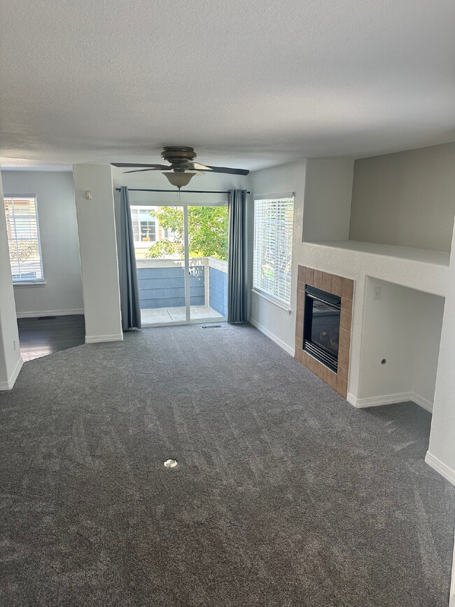 Building Photo - "Charming 2-Bed Townhouse Retreat with 2.5 Baths in Lochbuie – Spacious 1312 Sq. Ft. Living!"