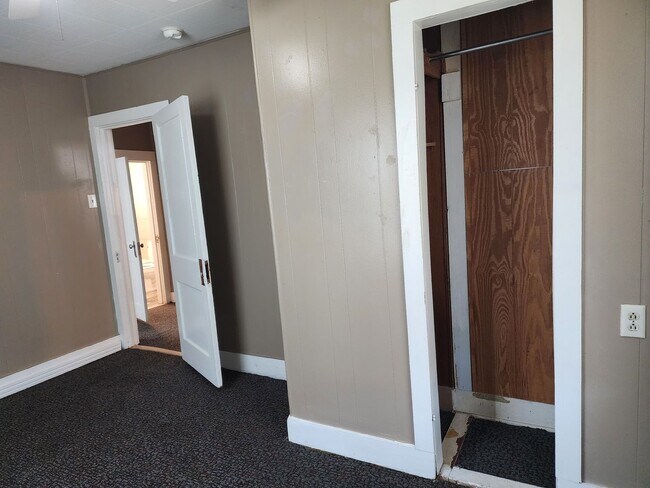 Building Photo - 809 S Avenue A