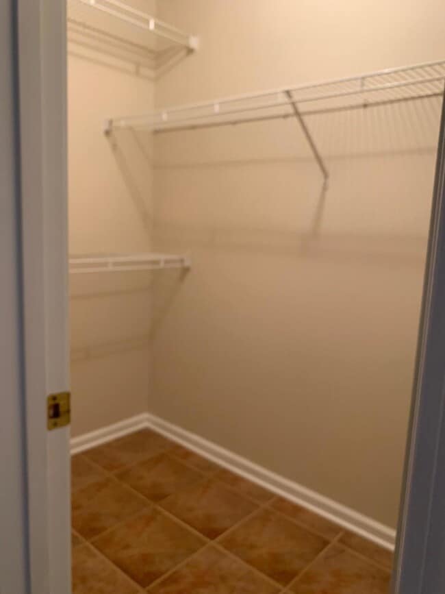 Building Photo - 3499 Lakeside Ct