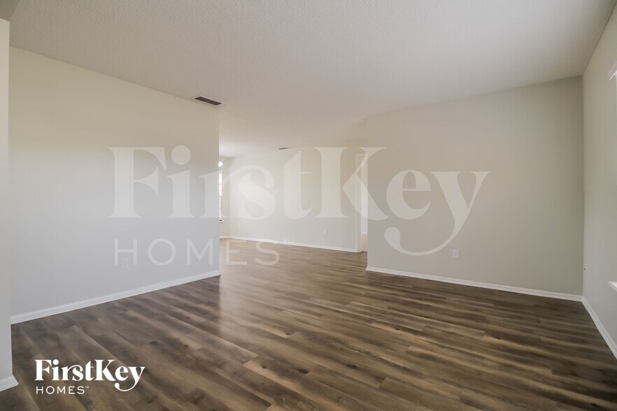 Building Photo - 2416 Lackland Dr