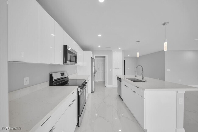Building Photo - 20 SW 17th Pl