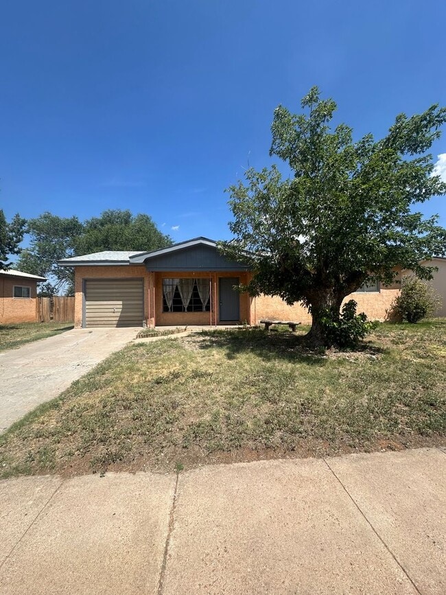 Building Photo - Cozy and Comfortable 3 Bed Home! Sandia Sc...