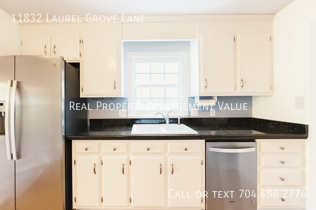 Building Photo - 11832 Laurel Grove Ln