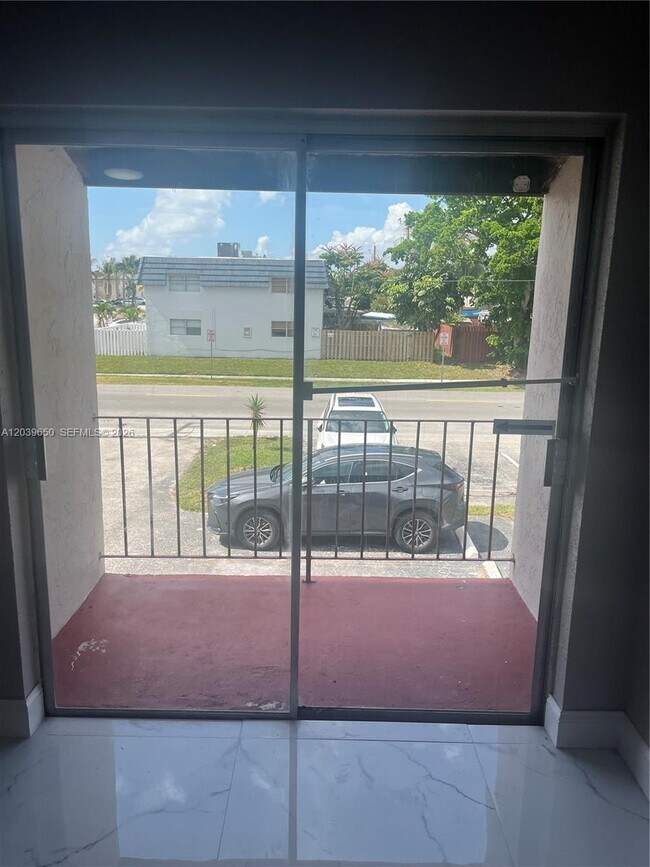Building Photo - 5909 SW 36th Ct