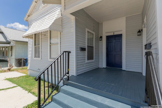 Building Photo - 415 Denver Blvd