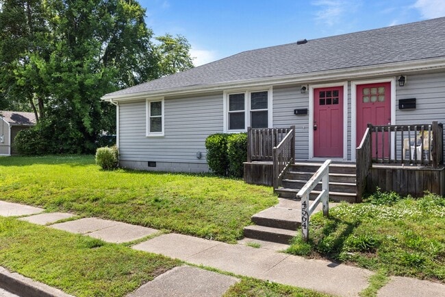 Building Photo - Cozy 2-Bedroom Duplex Apartment in Norfolk