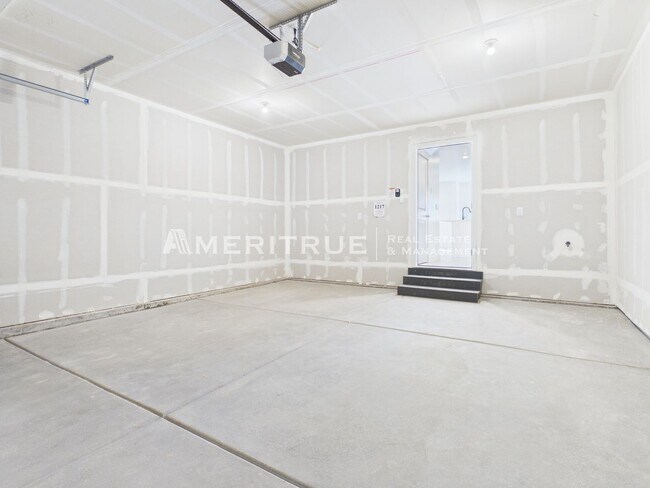 Building Photo - 1868 E 640 N