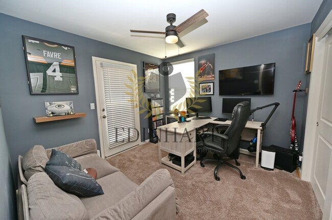 Building Photo - 893 Fir St W