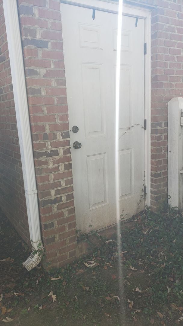 Building Photo - 3 Bedroom 2 Bathroom house in Ogletree Area!