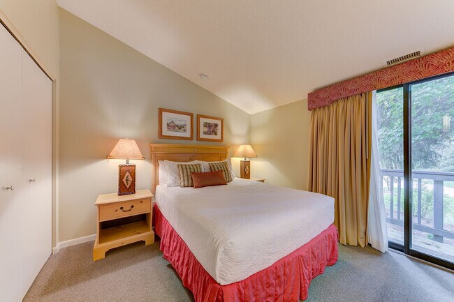 Building Photo - 5705 Creeks Crossing N