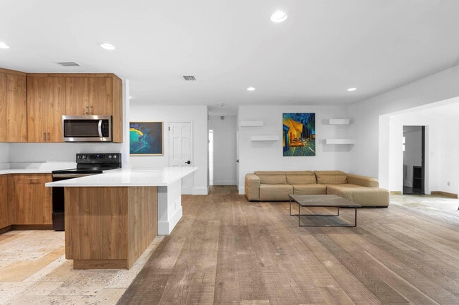 Building Photo - 715 NE 25th Ave