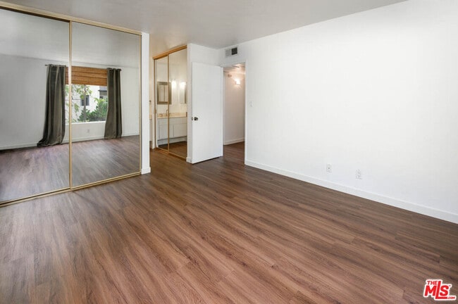 Building Photo - 11201 Summertime Ln