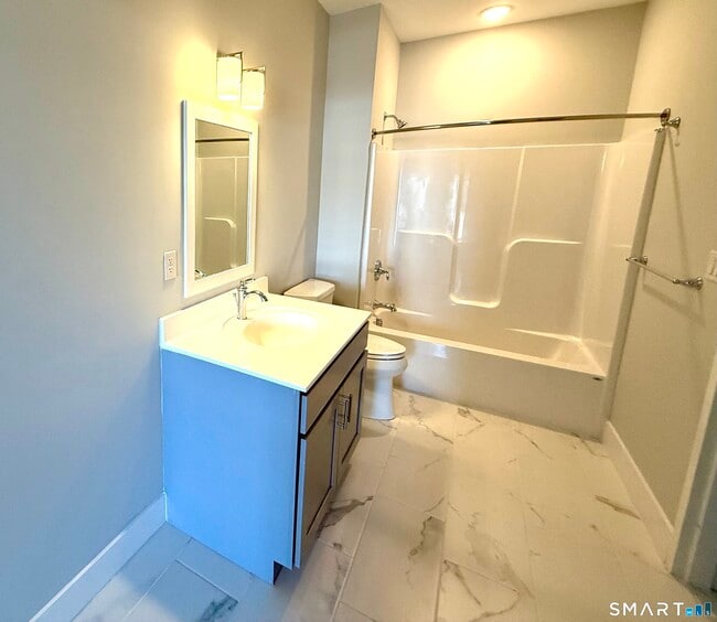 Building Photo - 502 Howe Ave