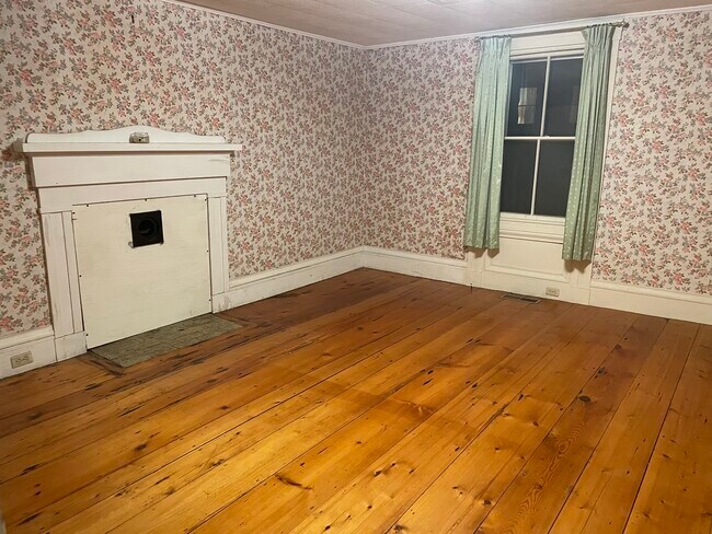 Building Photo - 38 Church St