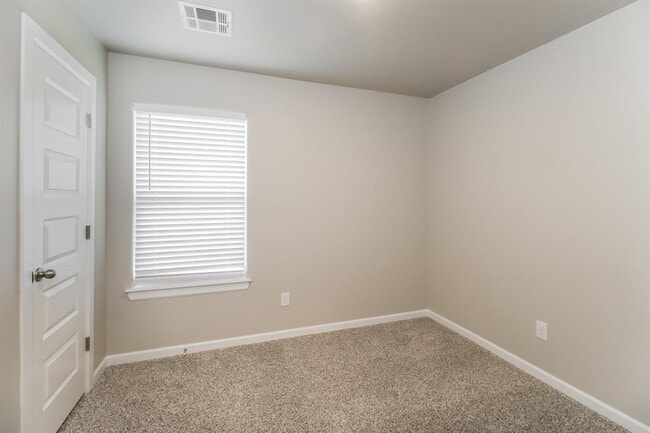 Building Photo - 2516 Rosewood Ln