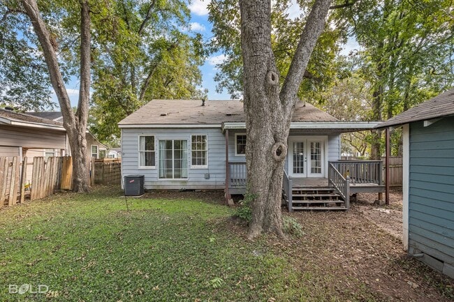 Building Photo - Check Out this 3 bed 2 bath!!