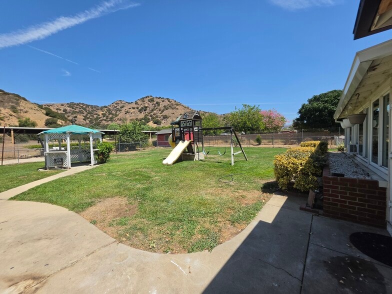 Building Photo - 9805 La Tuna Canyon Rd