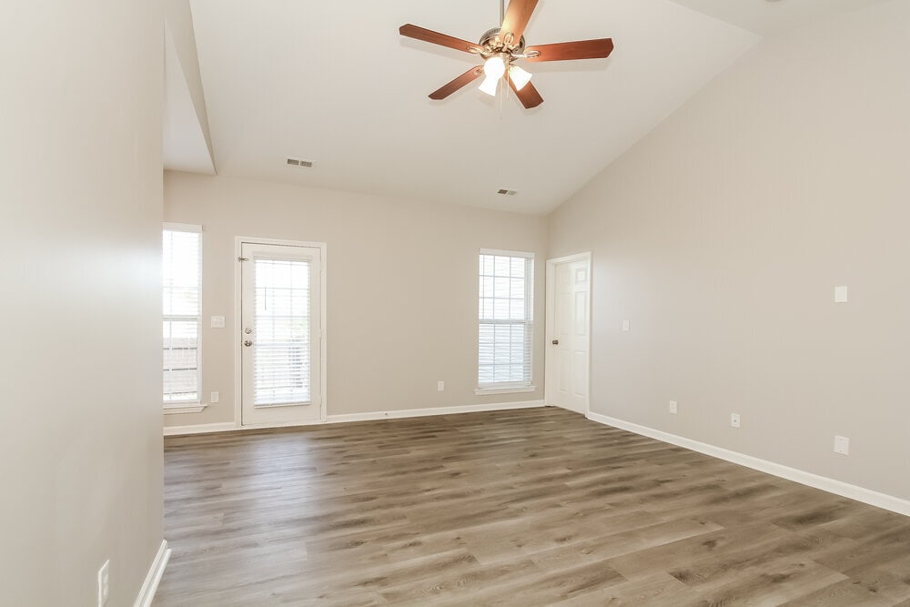 Building Photo - 8704 Rozumny Dr