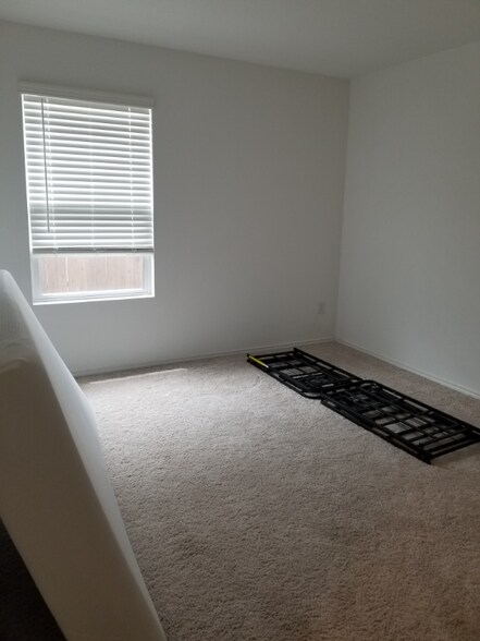 Building Photo - 3708 Kinglet Ct