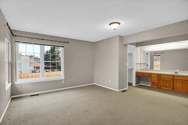 Building Photo - Indian Creek 2 Bedroom, 2 Bathroom Townhom...