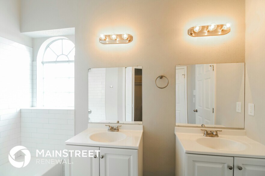 Building Photo - 1806 Courtside Pl Dr