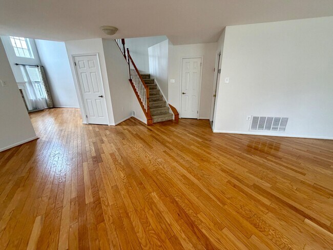 Building Photo - 113 Broadleaf Pl
