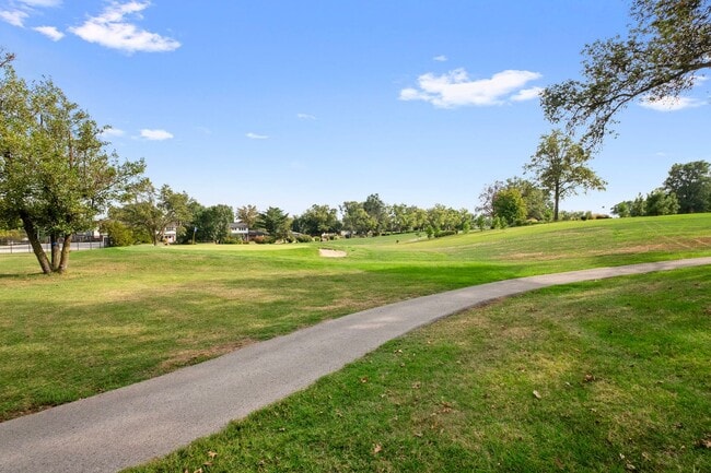 Building Photo - 621 Broadmoor Dr