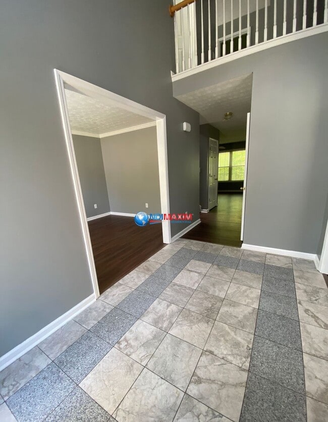 Building Photo - Spacious 4-bedroom house in Lawrenceville