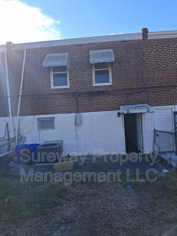 Building Photo - 915 W Browning Rd