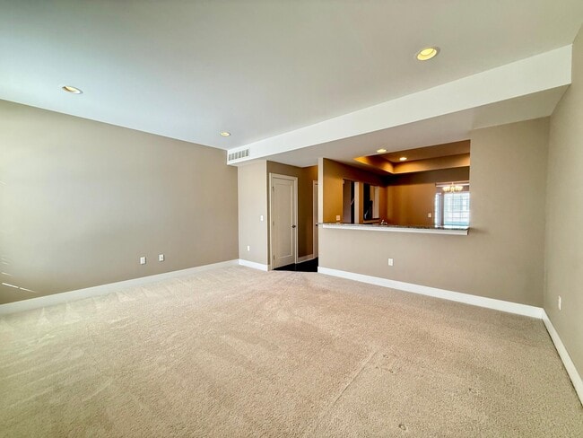 Building Photo - 2564 W Towne St