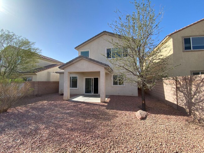 Building Photo - Gorgeous 3bed / 2.5bath home in the Silver...