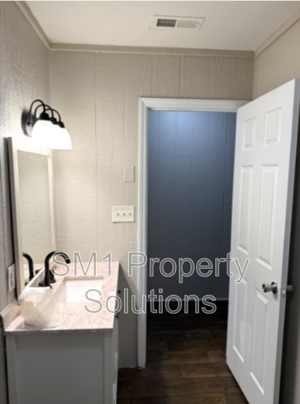 Building Photo - 304 4th St