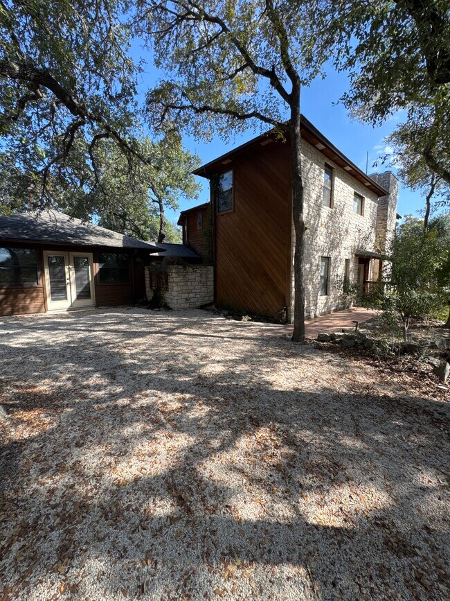 Building Photo - 312 Grande St