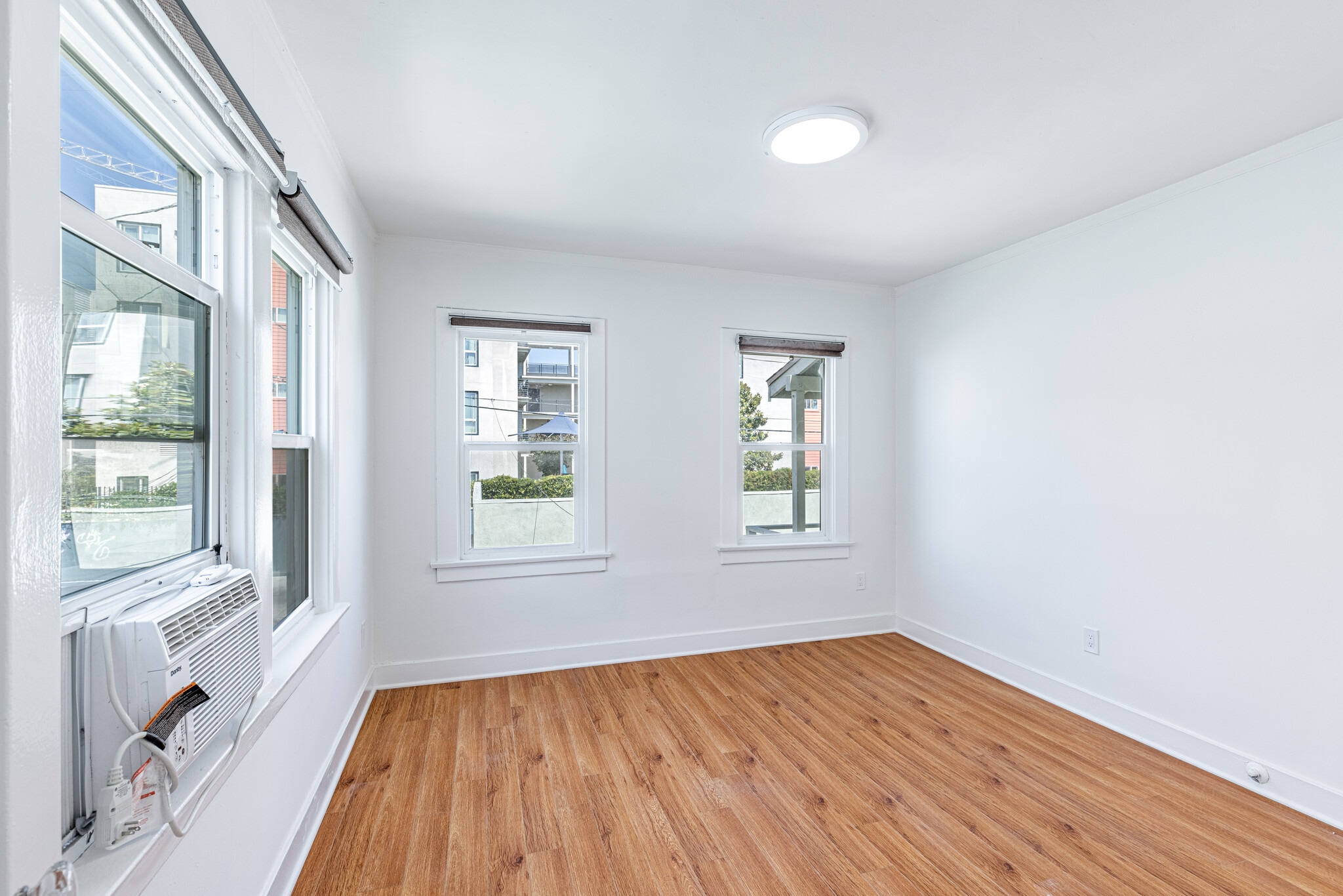 Building Photo - 232 N New Hampshire Ave