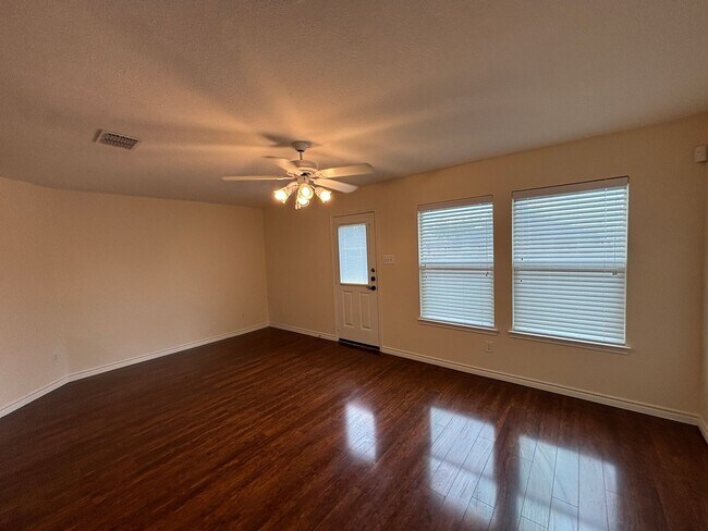 Building Photo - Spacious and Beautifully Maintained Arlington Home in Harris Ridge