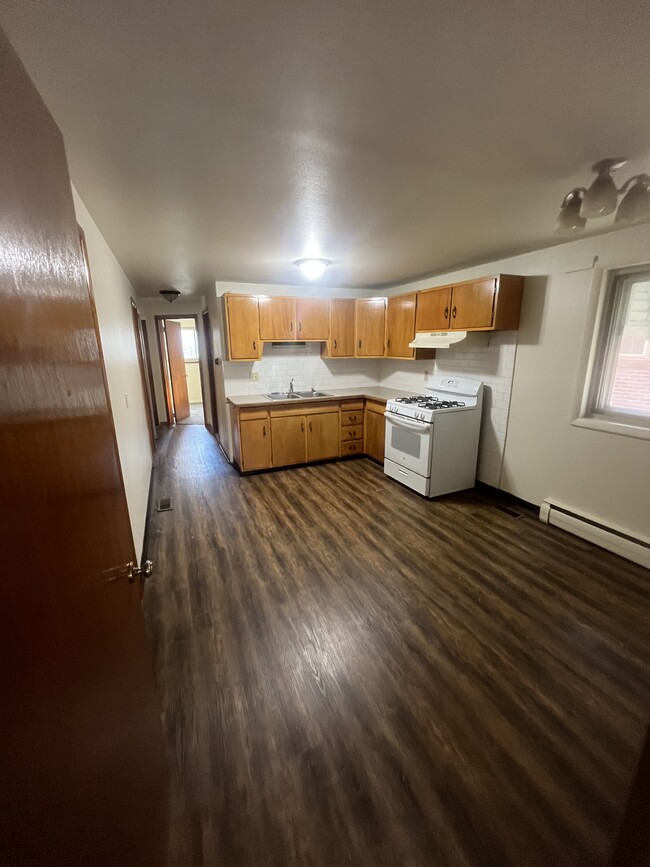 Kitchen/Dining Rm - 11 Saint Marys St