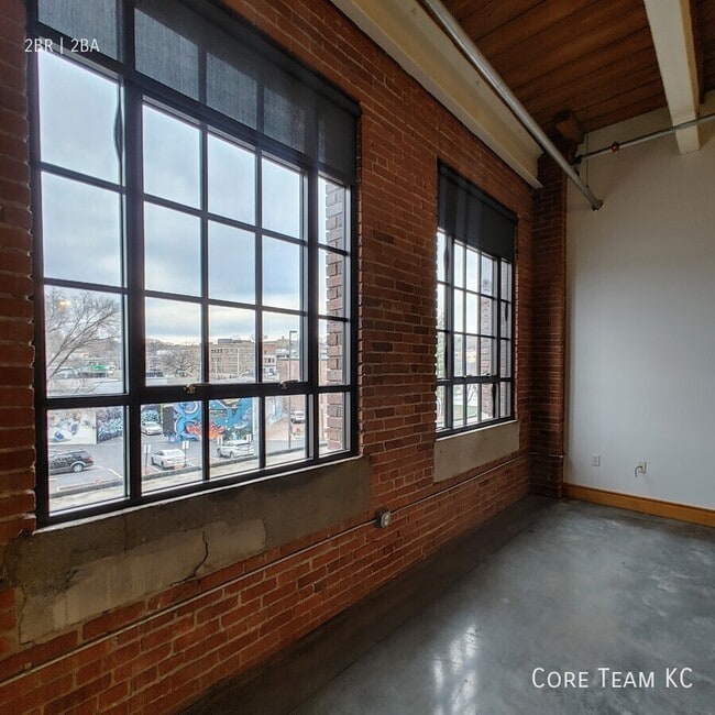 Building Photo - 382 W 22nd St