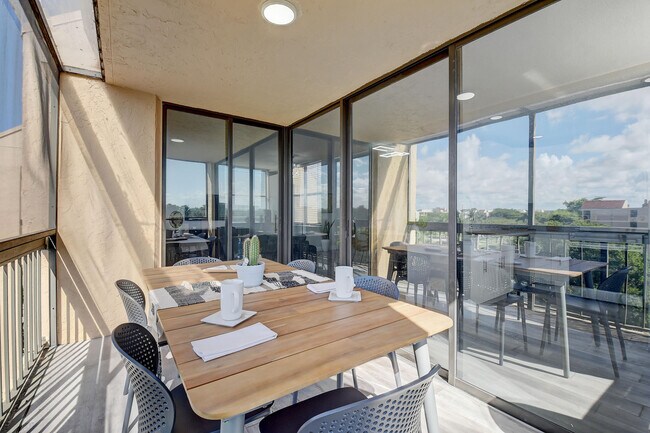 Building Photo - 600 Egret Cir