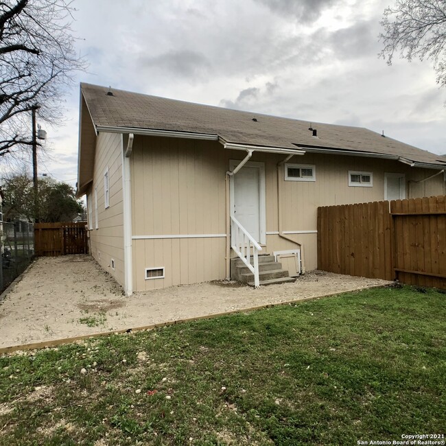Building Photo - 411 Canton-