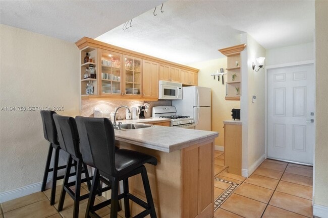 Building Photo - 6703 N Kendall Dr