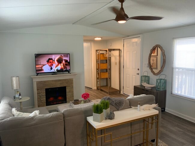 Building Photo - 430 Ranch Rd