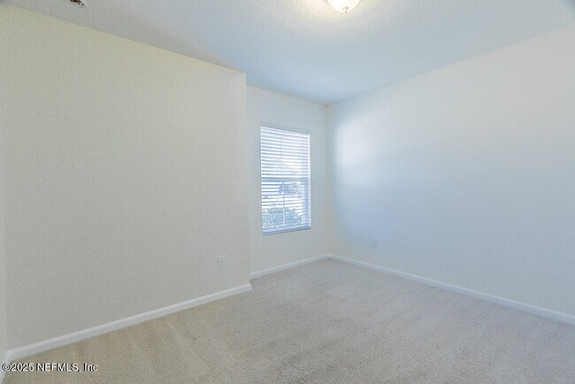 Building Photo - 95241 Tanglewood Dr