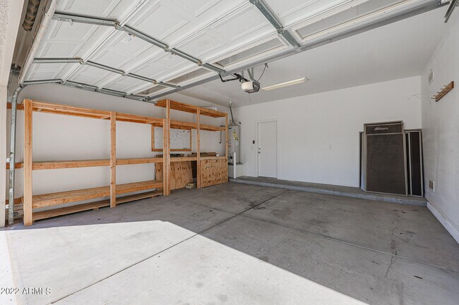 Building Photo - 16848 W Cottonwood St