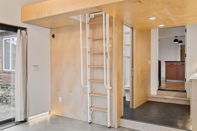 Building Photo - Beautiful, modern 4-bdrm/2-bath home in Concordia—Private, urban sanctuary w/ flex spaces