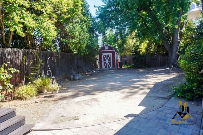 Building Photo - 7479 Skycrest Ct