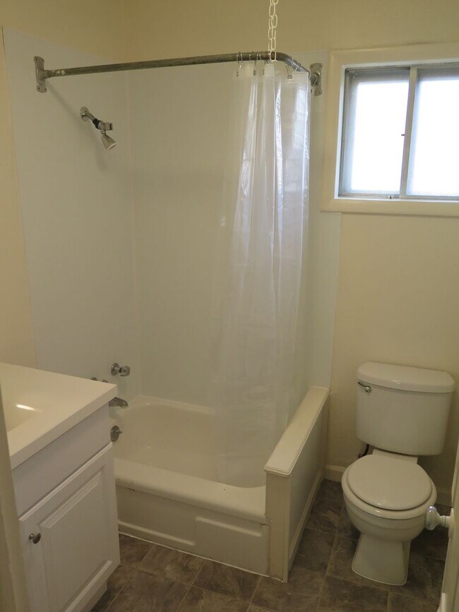 Building Photo - Ash Duplex