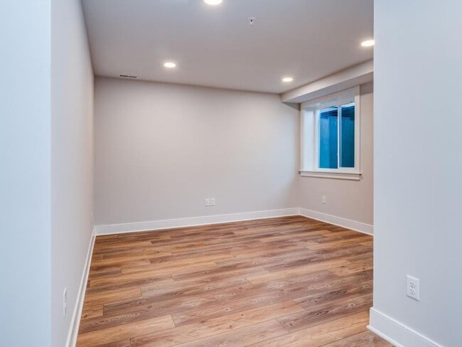 Building Photo - LUXURY  TOWNHOME FOR LEASE