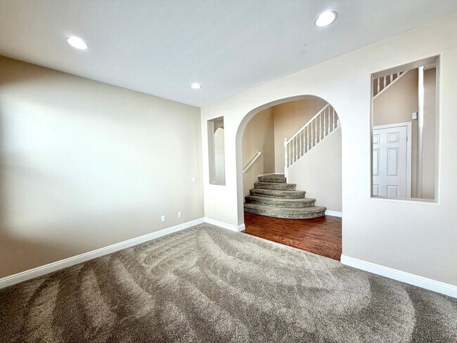 Building Photo - Spacious 5 Bedroom Wolf Creek Home with Balcony, Loft & Secondary Kitchen